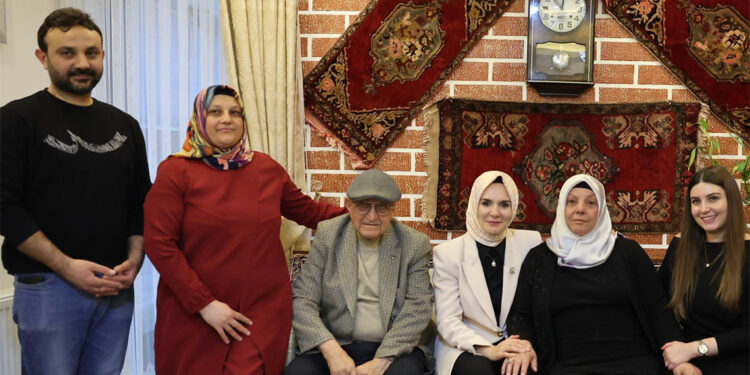 Bakan Göktaş, Kırşehir'deki Büyük Aile iftarına katıldı