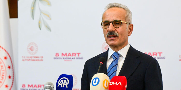 Kadınlar; ailenin temel taşı geleceğimizin güvencesidir