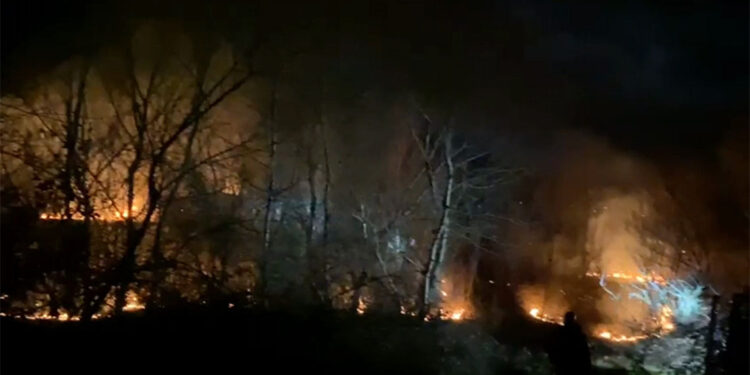 İnegöl'de çalılık alanda çıkan yangın söndürüldü