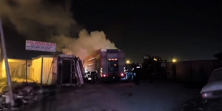 Bursa'da geri dönüşüm tesisinde çıkan yangın söndürüldü