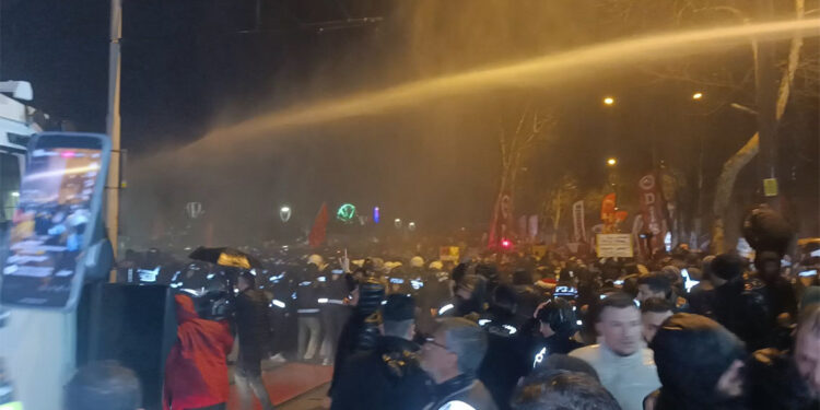 Bursa'da Ekrem İmamoğlu gerginliği; CHP İl Başkanı gözünden yaralandı