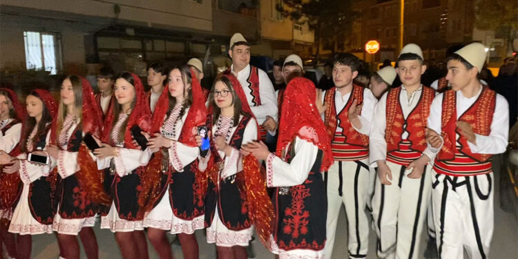 Sahura Rumeli ezgileriyle uyandırıldılar