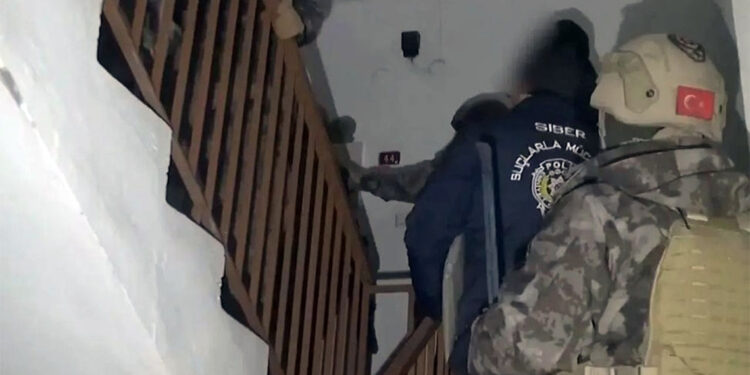 Büyü bozma ve bağlama tuzağıyla 87 milyon liralık vurgun; 28 gözaltı