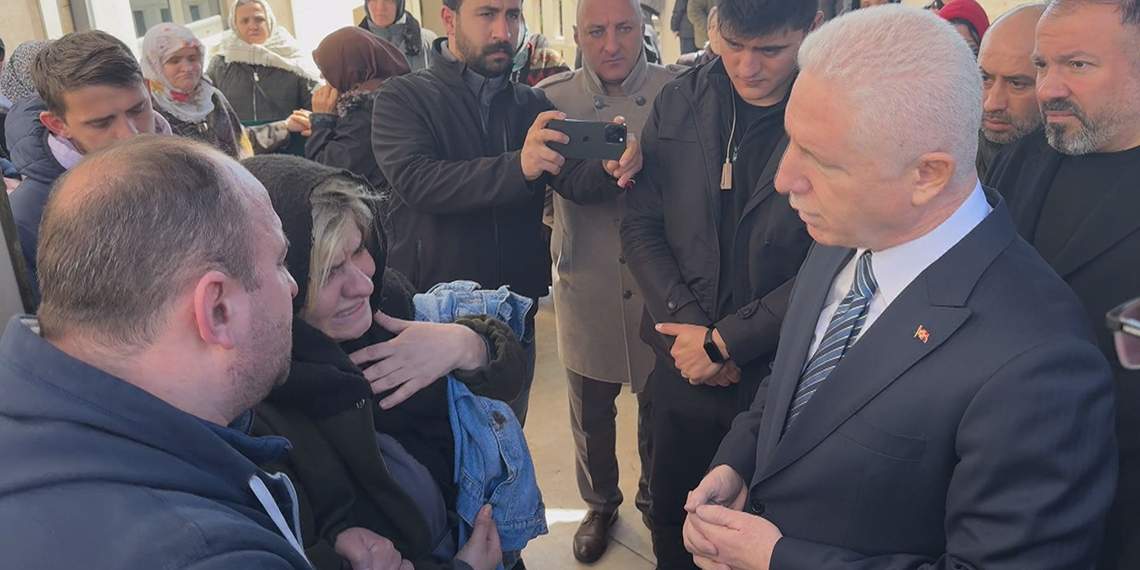 Babaları tarafından öldürülen 3 çocuk ve annesi toprağa verildi