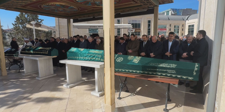 Babaları tarafından öldürülen 3 çocuk ve annesi toprağa verildi