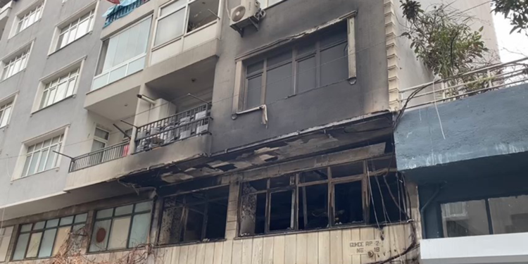 Bahçelievler'de depoda çıkan yangın söndürüldü