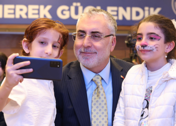 Bakan Işıkhan, 'Minik Kalplerde Umudu Yaşat' iftar programına katıldı