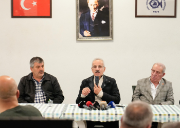 Bakan Uraloğlu, Sarıyer'de balıkçılarla sahur yaptı