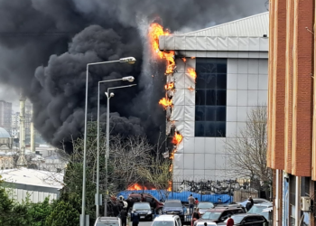 Başakşehir'de sanayi sitesinde yangın