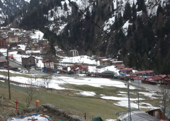 Bayram tatili uzadı, Ayder Yaylası'nda turizm sektörü hareketlendi
