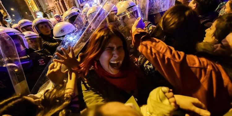 Beyoğlu Kaymakamlığı'ndan kadınlara 8 Mart yasağı