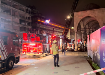 Beyoğlu Molla Çelebi Camii'nde çıkan yangın söndürüldü