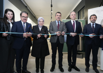 Bu hukuksuzluğa göz yummamız mümkün değildir