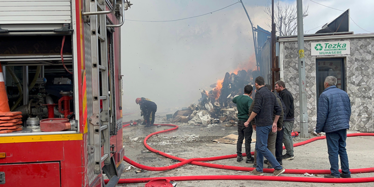 Bursa'da geri dönüşüm tesisinde çıkan yangın, 1 saatte söndürüldü