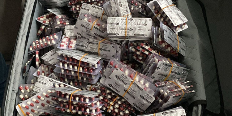 Çay ocağına yapılan operasyonda sentetik hap ele geçirildi