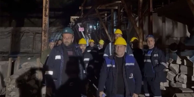 Çayırhan Termik Satrali işçileri kendilerini madene kapattı