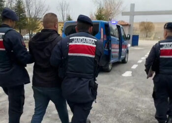 Cezaevinden izinli çıktı, hırsızlık yaparken suçüstü yakalandı