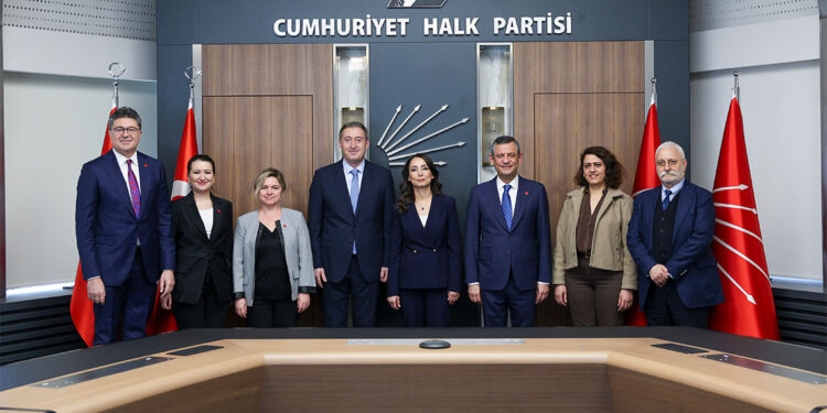 İmralı heyeti CHP ile görüşmede