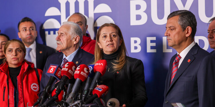 Önümüze kanunsuz barikatlar koyuluyor, bu barikatlara teslim olmayacağız