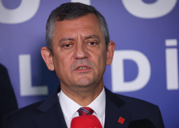 Halka rağmen kimseye kumpas kurup onu oyun dışına itemezsiniz