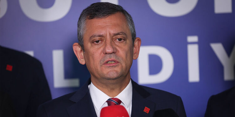 Halka rağmen kimseye kumpas kurup onu oyun dışına itemezsiniz