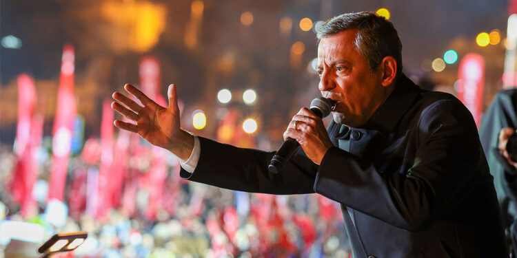 Meydanlarda direniyoruz ve direnme hakkımızı kullanıyoruz