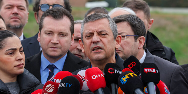 Türkiye'yi yönetenler adına utanıyorum