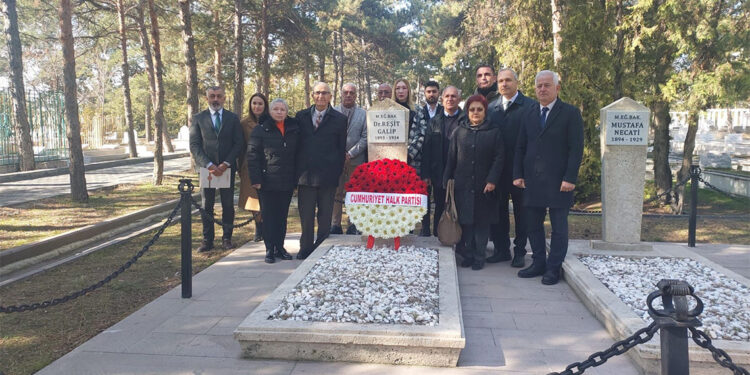 Eski Milli Eğitim Bakanı Reşit Galip mezarı başında anıldı