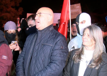 RTÜK binası önünde protesto