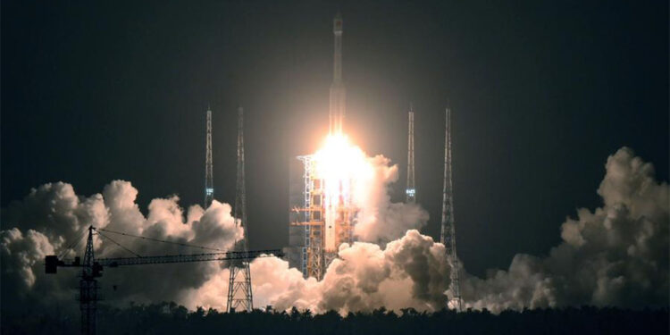 Uzaya yeni bir iletişim teknolojisi test uydusu fırlatıldı