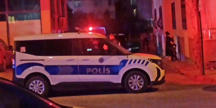 Çocukları görme bahanesiyle geldiği evde ayrı yaşadığı eşini öldürdü