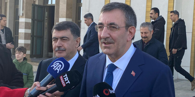 İnsanlarımızı kutuplaştırmaya çalışan her türlü gayretin karşısında olacağız