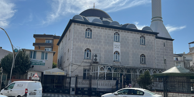 Cami tuvaletinde silahla vurulmuş halde bulundu