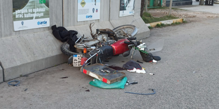 Cip ile motosiklet çarpıştı; 2 ölü