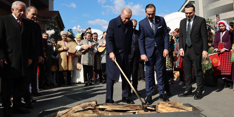 Cumhurbaşkanı Erdoğan, nevruz ateşini yaktı