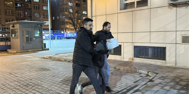 Darbettiği kişinin görüntülerini sosyal medyada paylaşan şüpheli yakalandı