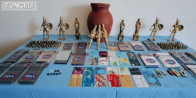 Define haritası çizip, gömdükleri sahte heykelleri buldurarak dolandırdılar