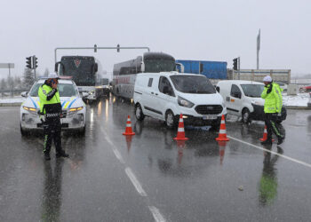 Denizli-Antalya kara yolunda kar yağışı