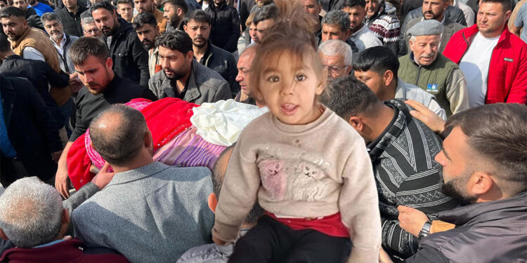 Derede cansız bedeni bulunan 4 yaşındaki Nazlı Şeşen toprağa verildi