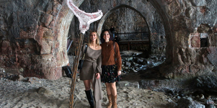 Deprem enkazından topladığı demirlerle yaptığı eseri sergide