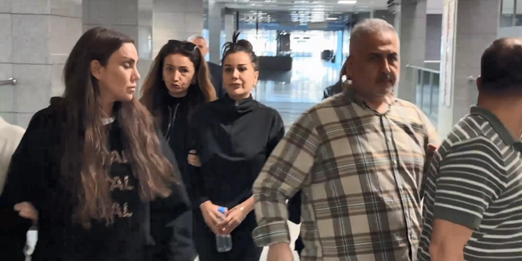 Dilan Polat ve Sıla Doğu'ya 'Hayasızca hareket' suçundan beraat