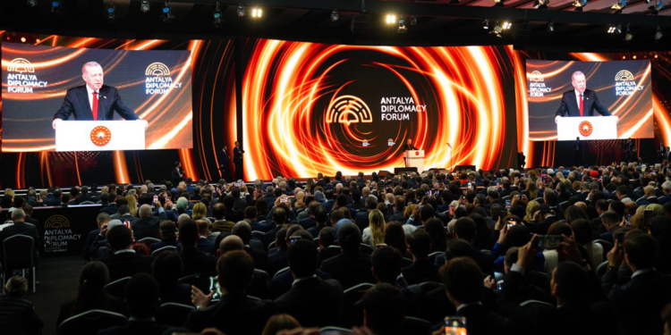 Diplomasinin zirvesi, nisanda Antalya'da buluşuyor