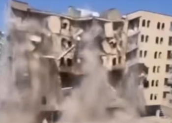 Diyarbakır'da 6 katlı bina yıkım sırasında çöktü