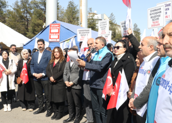 Diyarbakır'da işten çıkartılan belediye işçilerinin eyleminde 251'nci gün