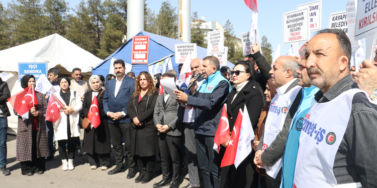Diyarbakır'da işten çıkartılan belediye işçilerinin eyleminde 251'nci gün