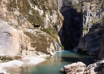 Doğa harikası Uçansu Şelalesi, susuz kaldı