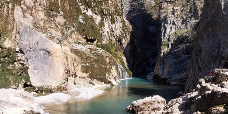 Doğa harikası Uçansu Şelalesi, susuz kaldı
