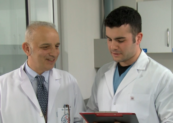 Doktor baba-oğul birlikte hayat kurtaracak