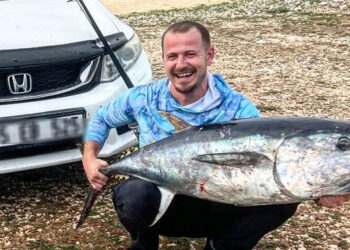 Amatör balıkçı 30 kilo ağırlığında orkinos yakaladı
