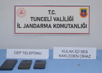 Ehliyet sınavına iç çamaşırındaki kopya düzeneği ile girdi; 2 gözaltı